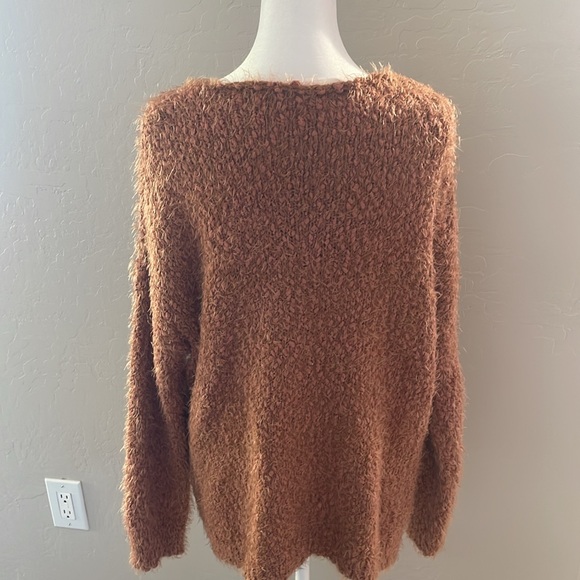 Juliana’s V-neck fuzzy soft sweater - Picture 3 of 8
